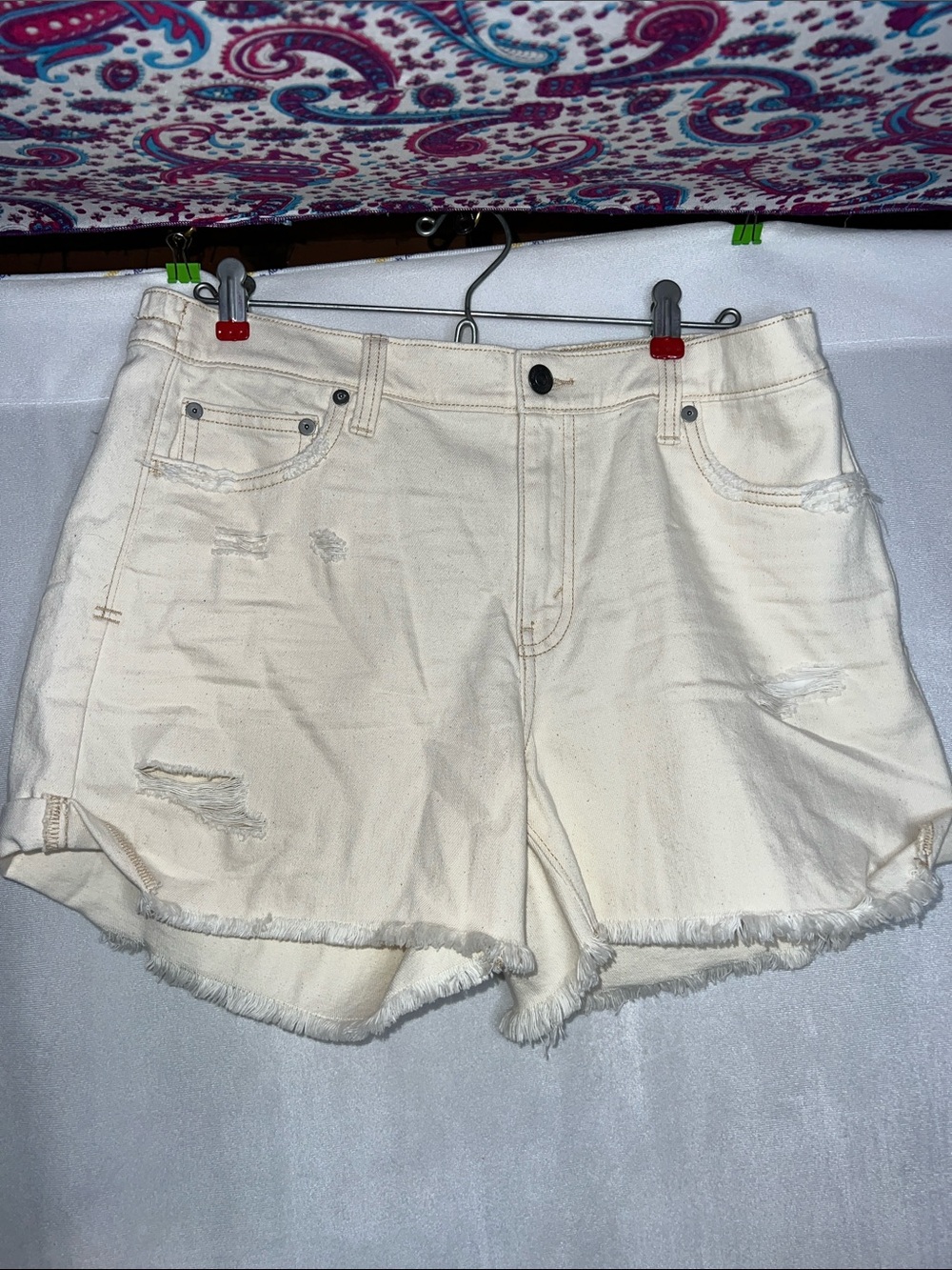 NWT Aerie Medium Women’s Distressed High-Waist Cream Denim Shorts Inseam 4”